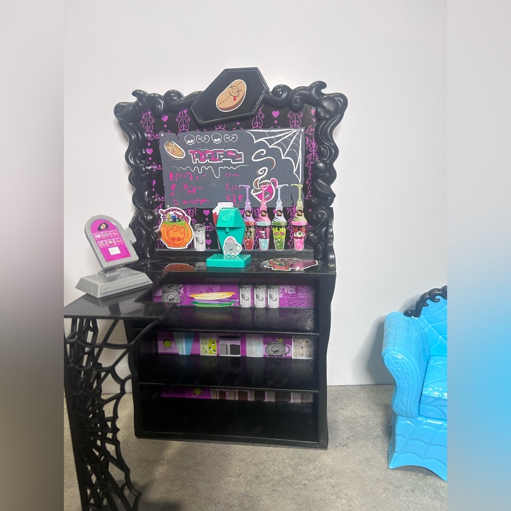 Monster High Coffin Bean datant de 2011, incluant la poupée Clawdeen Wolf ! - Picture 5 of 6